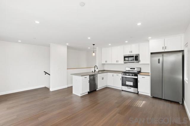 721 27 E 22nd St, National City CA: https://media.crmls.org/mediaz/3a4fd3fc-ace6-48dd-a0f9-58dcad8d09a7.jpg