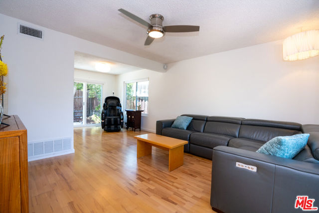 353 Mavis Drive, Los Angeles CA: https://media.crmls.org/mediaz/3a500db4-257a-420b-b86c-be3ed22007ee.jpg