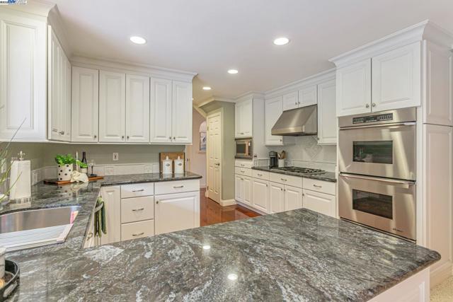 736 Tunbridge Rd, Danville CA: https://media.crmls.org/mediaz/3a5015e8-bfe9-43f3-88ee-9c84146b06ef.jpg