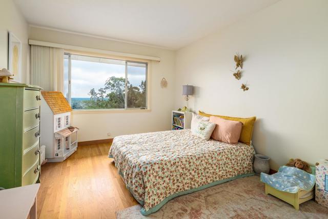 1444 Rodeo Dr, La Jolla CA: https://media.crmls.org/mediaz/3a506d13-1bdd-4a5c-9a5f-9340f923518c.jpg