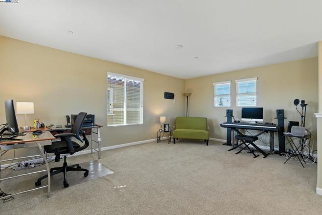 841 Fan Palm Ln, Brentwood CA: https://media.crmls.org/mediaz/3a50da6e-d352-4afa-a6ef-14fcd8046585.jpg