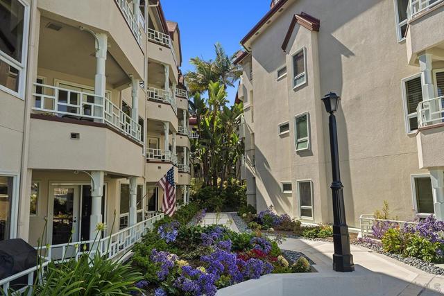 1099 1st St, Coronado CA: https://media.crmls.org/mediaz/3a513d29-0db6-461d-9b88-925303b3c669.jpg