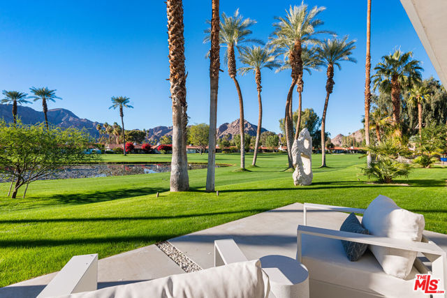 49723 Avenida Montero, La Quinta CA: https://media.crmls.org/mediaz/3a51cebe-1aff-4fc0-b535-f12a432cd3e1.jpg