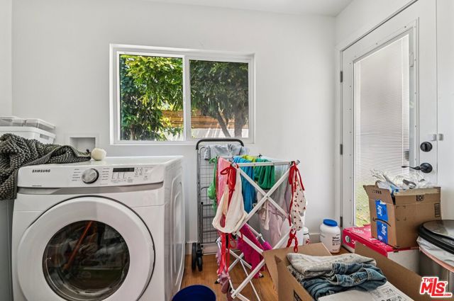 885 Kincaid Avenue, Inglewood CA: https://media.crmls.org/mediaz/3a521b09-9836-471c-9d0e-e91a2ea792c6.jpg