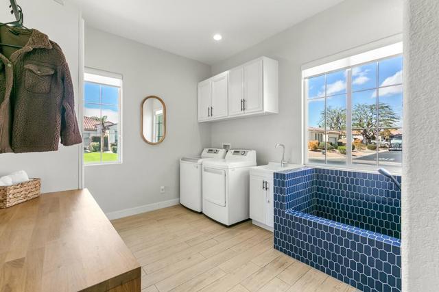 44830 Via Mirabel, La Quinta CA: https://media.crmls.org/mediaz/3a523e64-0259-48bd-8392-8f8fd0745ca3.jpg