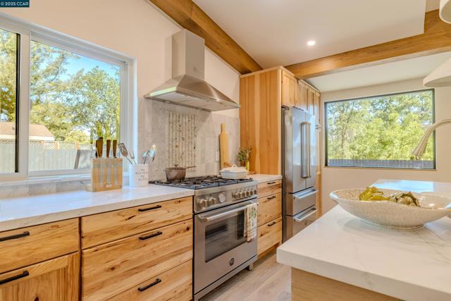 1722 Foothill Blvd, Calistoga CA: https://media.crmls.org/mediaz/3a527ca9-feae-460a-9606-c09dd6369604.jpg