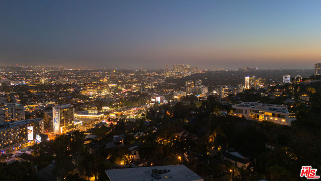 8527 Hedges Way, Los Angeles CA: https://media.crmls.org/mediaz/3a52e56d-454b-4c66-852a-f707874b2d81.jpg