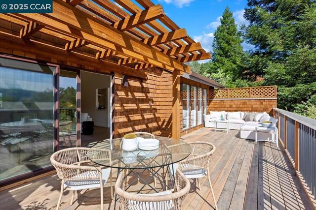 316 Village View Ct, Orinda CA: https://media.crmls.org/mediaz/3a5332ff-a3a7-4df9-9bd1-5497789b56d3.jpg