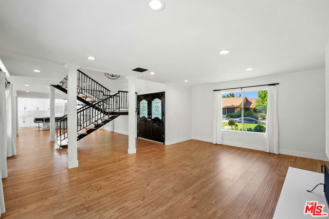 22619 Town Crier Road, Calabasas CA: https://media.crmls.org/mediaz/3a5342e7-8cd8-4570-828f-1b364b15d0cb.jpg