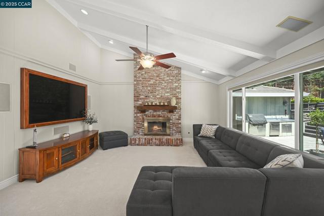 1883 Piedras Cir, Alamo CA: https://media.crmls.org/mediaz/3a536ed2-9323-4c07-9db2-da1ecfaa66d5.jpg