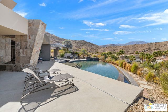 25 Sierra Vista Drive, Rancho Mirage CA: https://media.crmls.org/mediaz/3a537bdd-e7df-4889-a211-8beb9be0c1b2.jpg