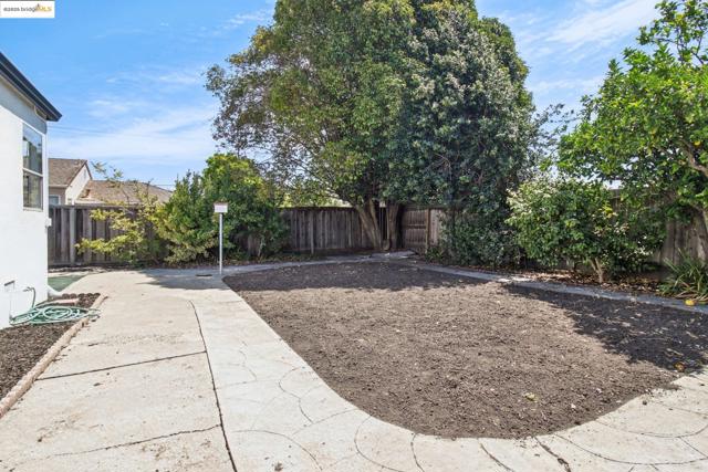 1881 Dolly Ave, San Leandro CA: https://media.crmls.org/mediaz/3a5410ca-a4b4-4cb9-93fe-d10a021e3fcf.jpg