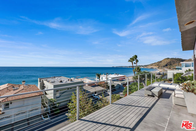 25423 Malibu Road, Malibu CA: https://media.crmls.org/mediaz/3a545128-4164-4fe0-8de9-65fb15334bdb.jpg
