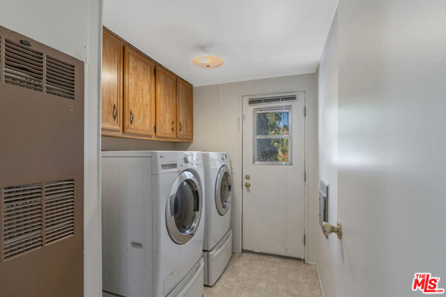 23777 Mulholland Highway, Calabasas CA: https://media.crmls.org/mediaz/3a549b48-18ed-429e-8a98-7166f2b19c00.jpg