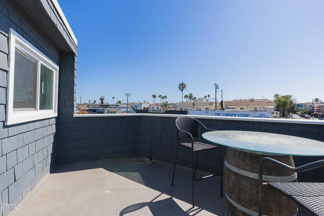 2516 Roosevelt Boulevard, Oxnard CA: https://media.crmls.org/mediaz/3a54c061-3d1a-460b-ab19-d8f6d014f6f9.jpg