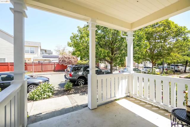 1165 Cottage Ln, Hercules CA: https://media.crmls.org/mediaz/3a54fab6-8938-4310-aa68-cac170690014.jpg