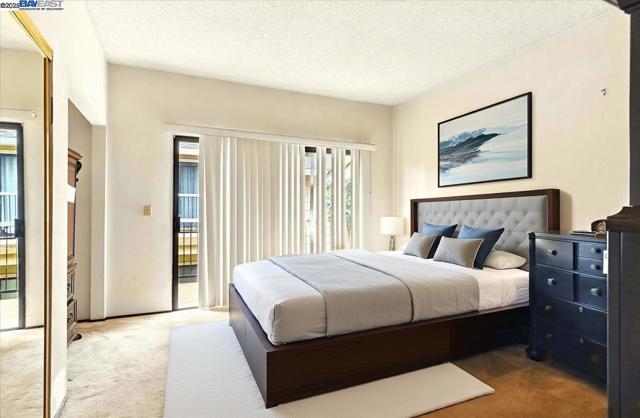 2437 Sebastopol Ln, Hayward CA: https://media.crmls.org/mediaz/3a5505b7-751f-4467-b9c1-f3529759a45f.jpg