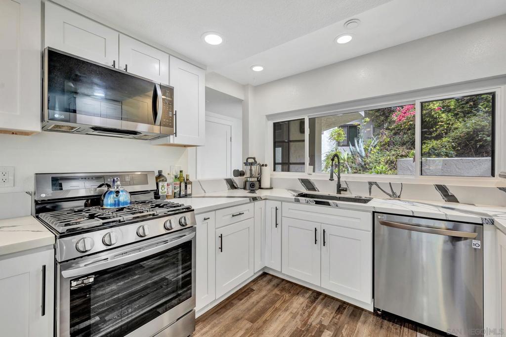 MLS #250037571SD image #17