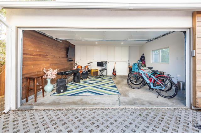 Garage/music studio