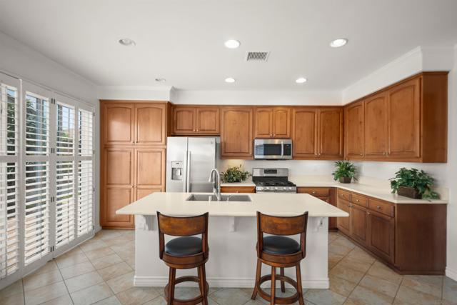 632 Lee Cir, Chula Vista CA: https://media.crmls.org/mediaz/3a554a3f-61ed-4c76-81cd-e73815ea4a00.jpg