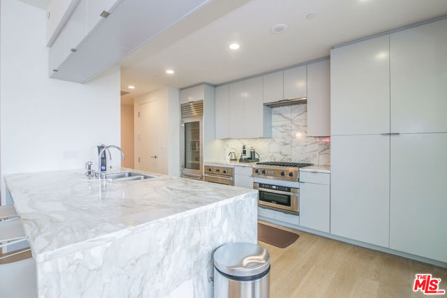 1 W Century Drive, Los Angeles CA: https://media.crmls.org/mediaz/3a567960-3f89-4079-9bdb-d27fa911b688.jpg