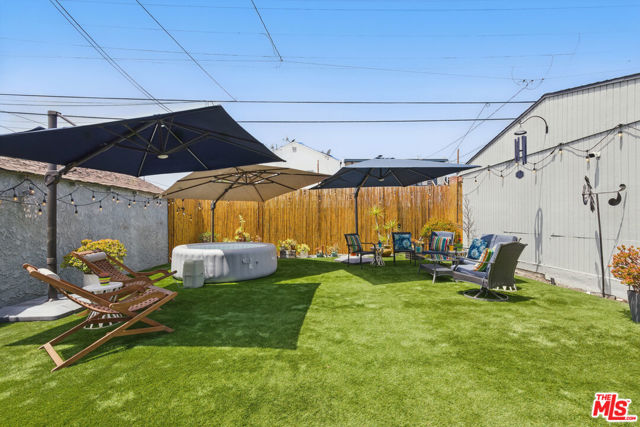 1209 Forest Street, Inglewood CA: https://media.crmls.org/mediaz/3a56d7bf-914d-45d4-8c07-4d466872d52c.jpg