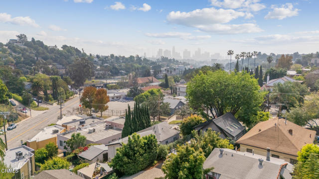 2116 Apex Avenue, Los Angeles CA: https://media.crmls.org/mediaz/3a5735f9-0b84-4a7a-9960-f64a7f50b90b.jpg