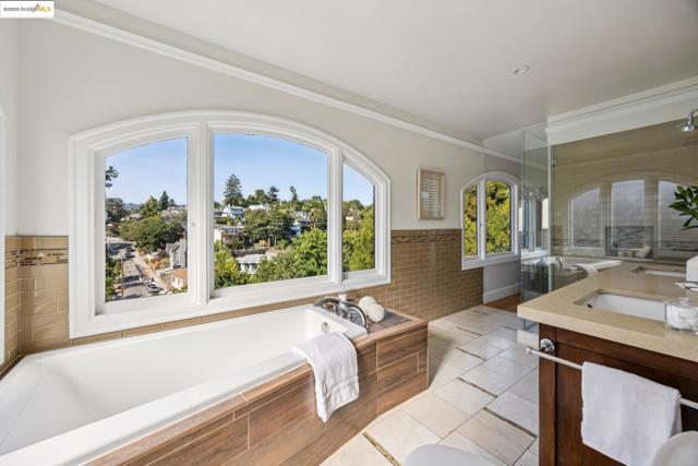 700 Longridge Rd, Oakland CA: https://media.crmls.org/mediaz/3a57c5f8-a34a-44b7-8858-47e81185ce9e.jpg