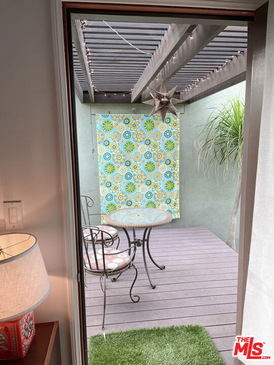 10739 Jefferson Boulevard, Culver City CA: https://media.crmls.org/mediaz/3a588bc4-36a4-4060-a67b-b9971aa00d4e.jpg