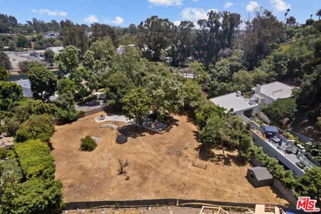 1511 Old Oak Road, Los Angeles CA: https://media.crmls.org/mediaz/3a5912f3-49bb-4be4-9710-07882782f288.jpg