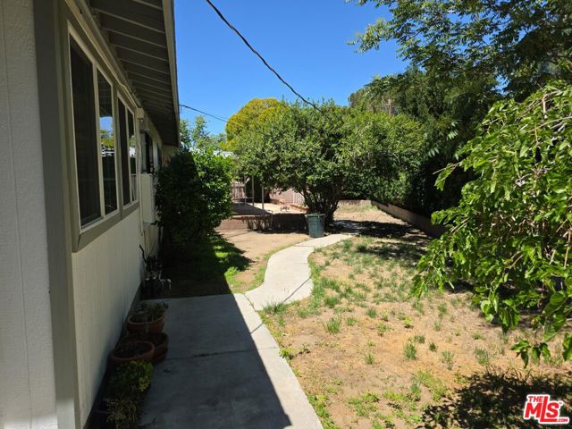 7229 Columbia Way, Lancaster CA: https://media.crmls.org/mediaz/3a5941af-9268-4a89-95d8-a34ea4868feb.jpg