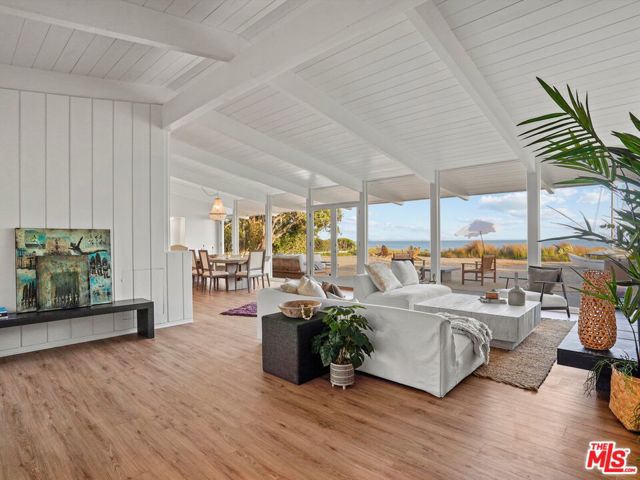 31284 Broad Beach Road photo 3