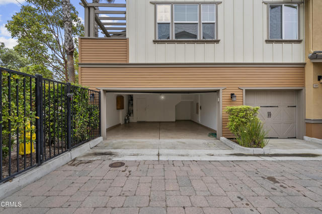 1542 Windshore Way, Oxnard CA: https://media.crmls.org/mediaz/3a59c976-45a9-47bf-affb-d49c8ab72ed9.jpg