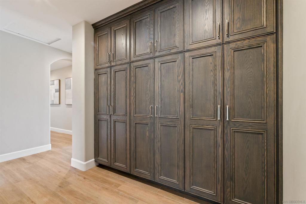 https://media.crmls.org/mediaz/3a59e3dc-d08e-4652-a32f-22f4c2d0139a.jpg?preset=X-Large