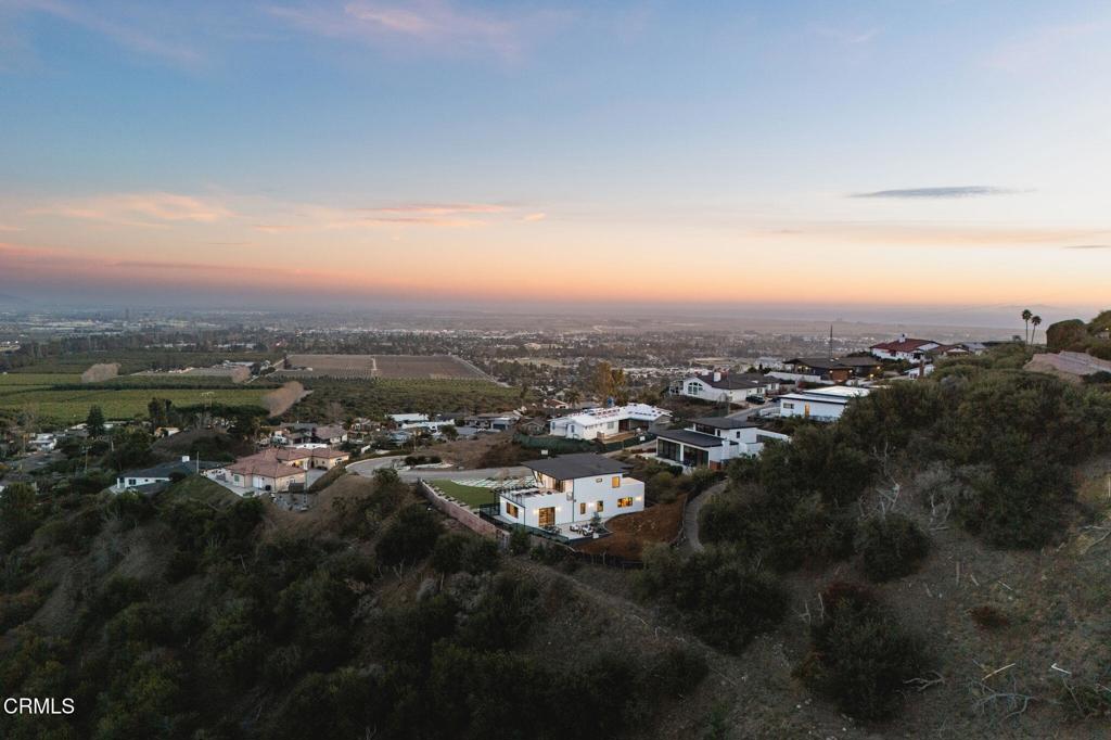 https://media.crmls.org/mediaz/3a5a551d-332c-4022-8029-8d7c0718e2a1.jpg?preset=X-Large