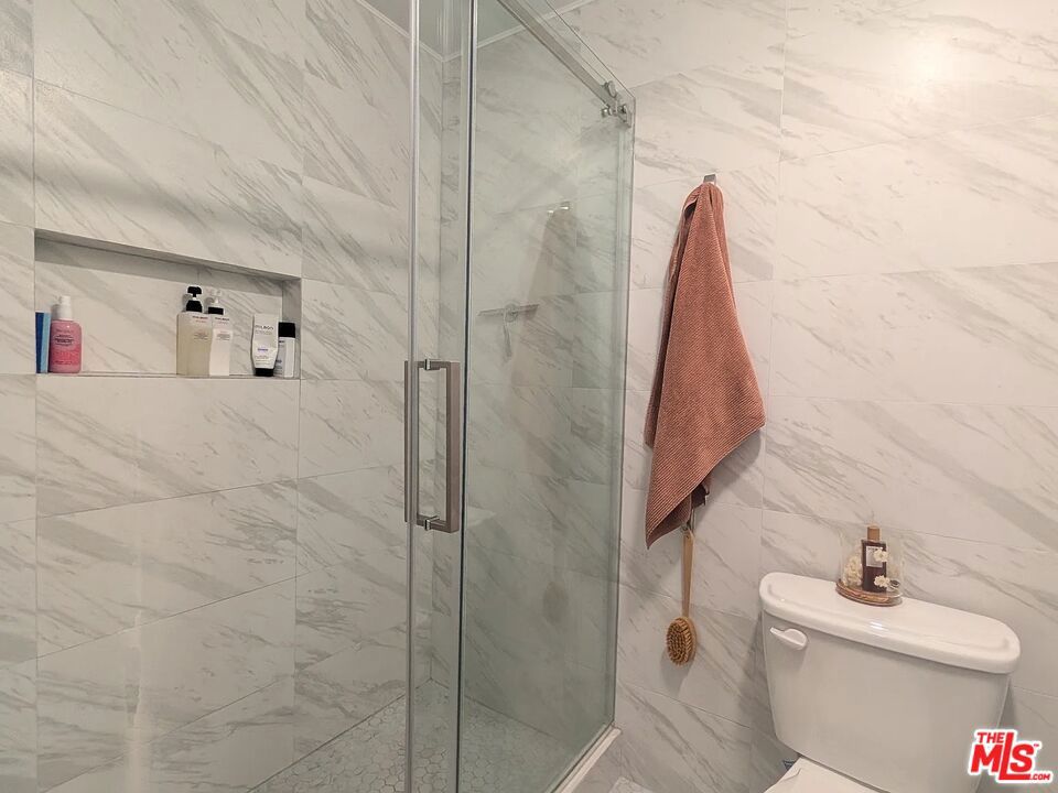https://media.crmls.org/mediaz/3a5abafd-cabf-436d-90de-27c64246364b.jpg?preset=X-Large