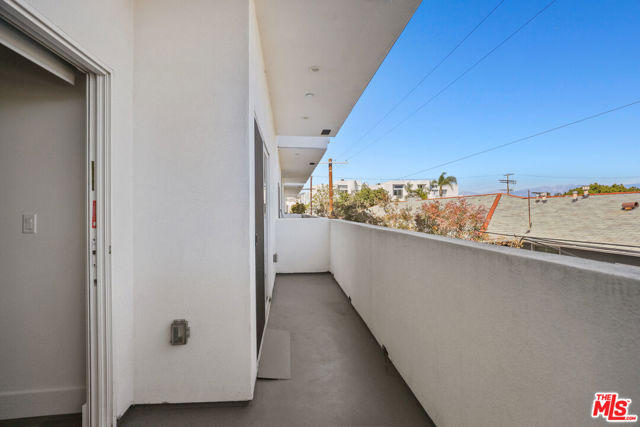 518 N Gramercy Place, Los Angeles CA: https://media.crmls.org/mediaz/3a5b4c51-e87b-4461-a4c7-654b81d6e8c3.jpg
