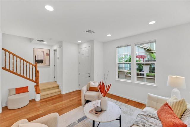 541 Ravenna Way, Hayward CA: https://media.crmls.org/mediaz/3a5b59bc-7b1c-46cf-aa47-65f972ea78ee.jpg