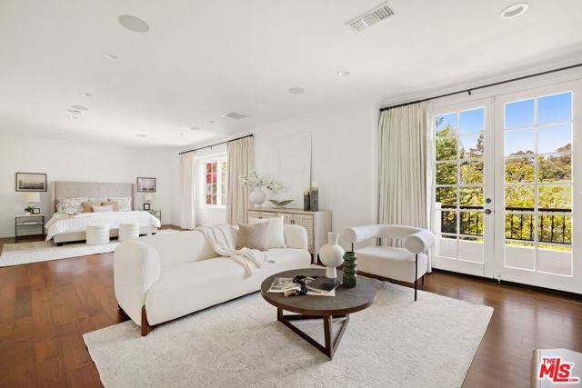 2543 Patricia Avenue, Los Angeles CA: https://media.crmls.org/mediaz/3a5b6feb-4677-4a23-8c0d-1cf02408a9a0.jpg