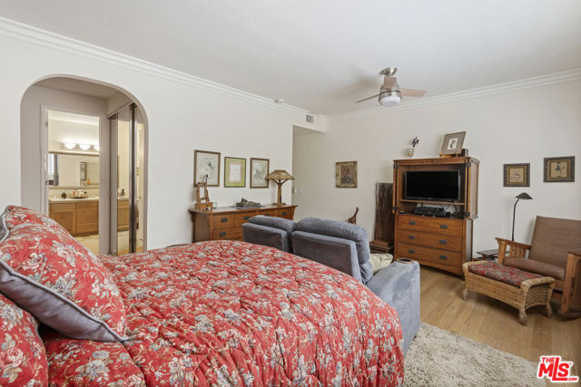 4949 Genesta Avenue, Encino CA: https://media.crmls.org/mediaz/3a5be828-7b83-417d-92ca-7bec34be3805.jpg