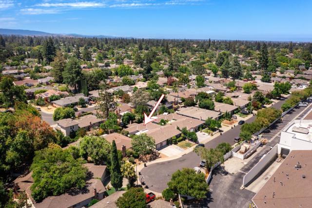 17541756 Plaza Court, Mountain View CA: https://media.crmls.org/mediaz/3a5c9dce-3f6b-4bb6-9160-ccd9798a08b3.jpg