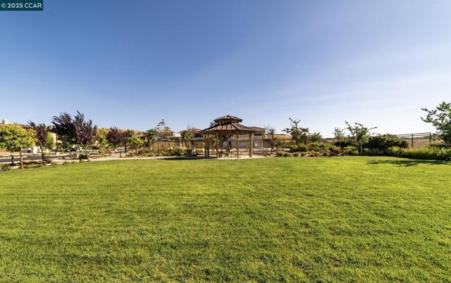 5617 Evolene St, Danville CA: https://media.crmls.org/mediaz/3a5d68d8-d586-43ae-bd75-61a6adae48a3.jpg