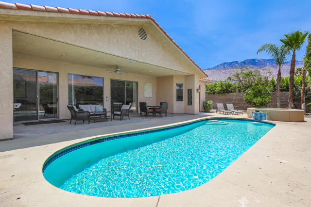 2450 Quincy Way, Palm Springs CA: https://media.crmls.org/mediaz/3a5d8f29-de91-46af-8a1c-c4c001a4966b.jpg