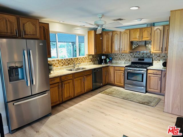 425 S Paseo Laredo, Cathedral City CA: https://media.crmls.org/mediaz/3a5dc472-c68b-4081-abdb-d840e115398d.jpg