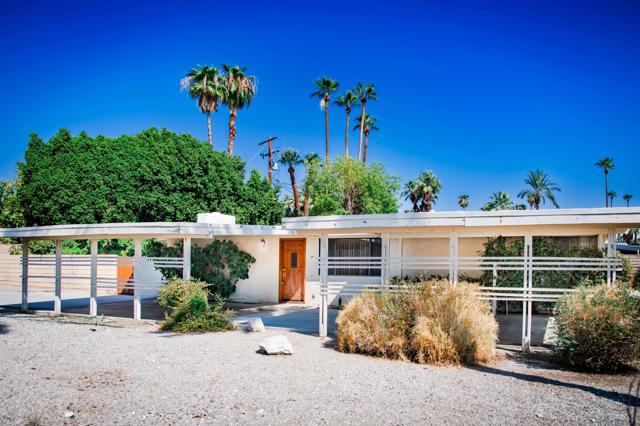 45901 Toro Peak Road, Palm Desert CA: https://media.crmls.org/mediaz/3a5e4b0c-ce72-43f0-ad79-b42df6f4e486.jpg