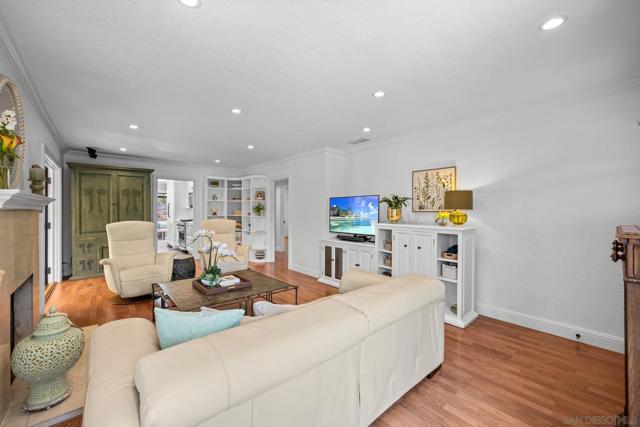 260 27Th St, Del Mar CA: https://media.crmls.org/mediaz/3a5ec794-865b-42aa-be60-a2c2160fa9d1.jpg