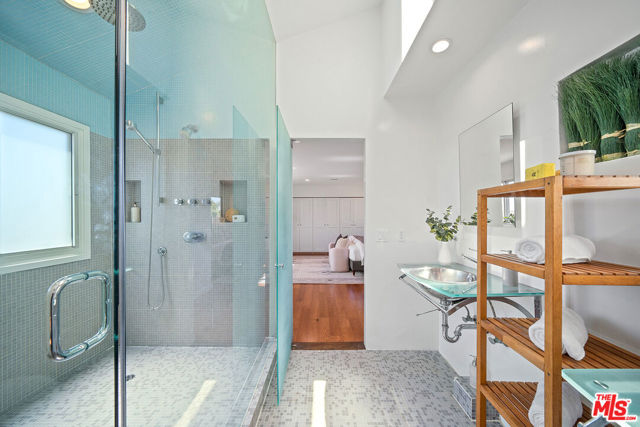 7145 Trask Avenue, Playa del Rey CA: https://media.crmls.org/mediaz/3a5ecc3a-e092-4da8-85be-d825f26bd8ee.jpg
