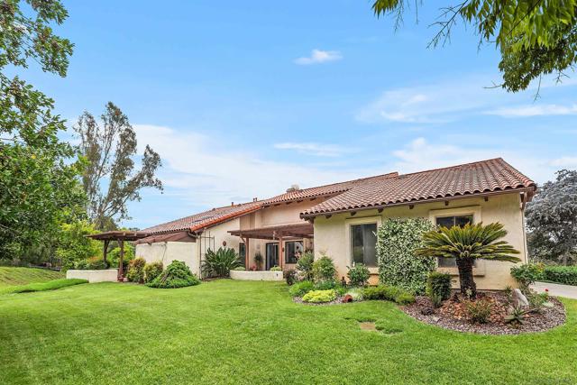 12982 Polvera Ct, San Diego CA: https://media.crmls.org/mediaz/3a5f1626-5b59-44f0-b7de-da5dc5ec674a.jpg