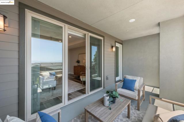 6757 Skyview Dr, Oakland CA: https://media.crmls.org/mediaz/3a5f317f-6b83-4396-9c79-62b0048f1273.jpg