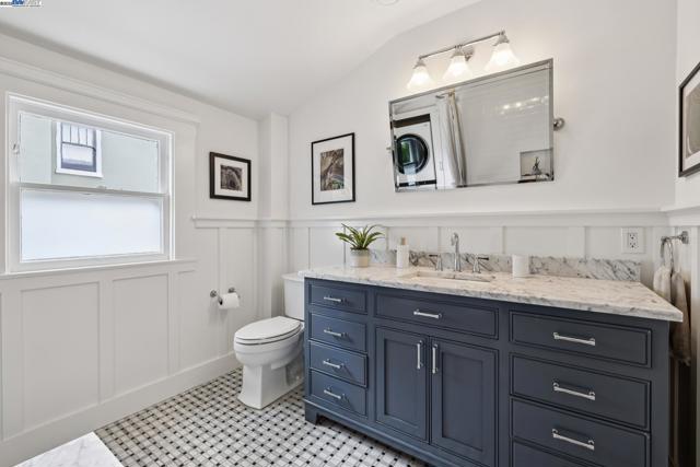 6040 LAWTON AVENUE, Oakland CA: https://media.crmls.org/mediaz/3a5f5612-dbc9-48ed-a02f-264e45872e9b.jpg
